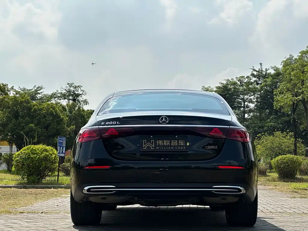 Mercedes-Benz E-Class — миниатюра 5