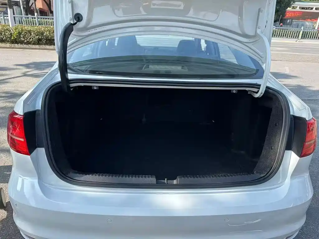 Volkswagen Sagitar 2014 1.4TSI AT Luxury