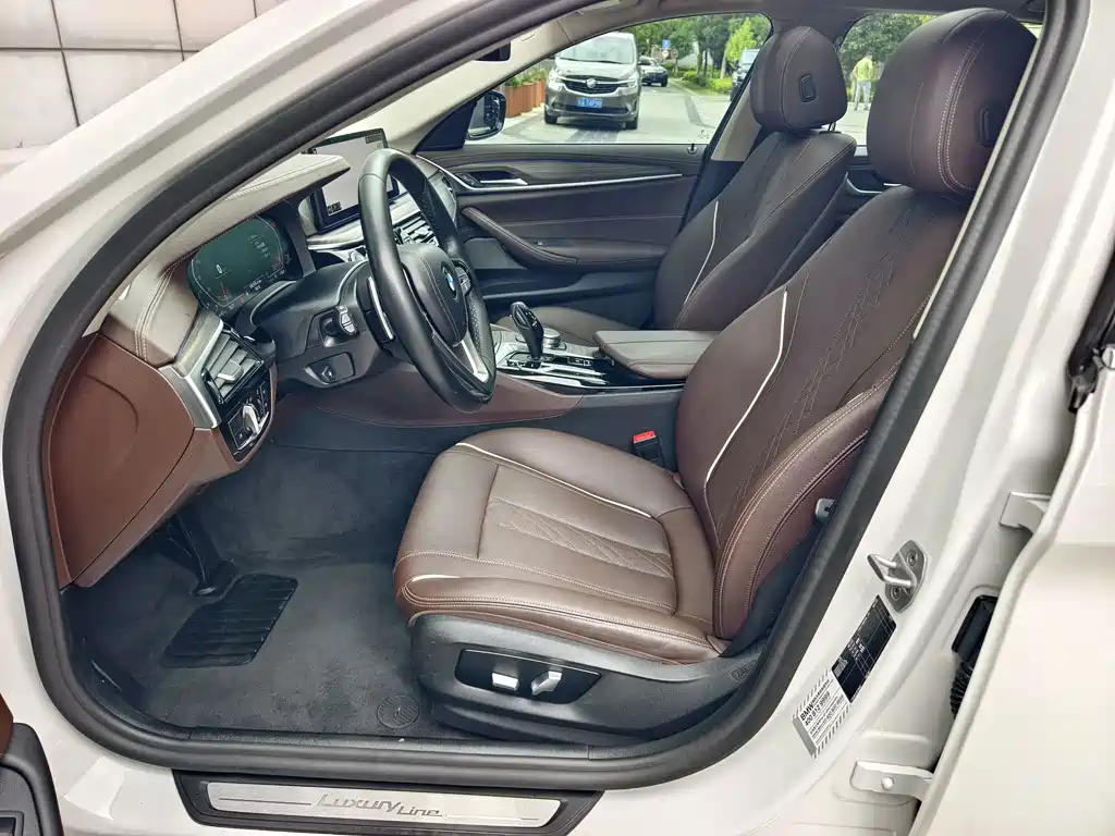 BMW 5 Series — миниатюра 10