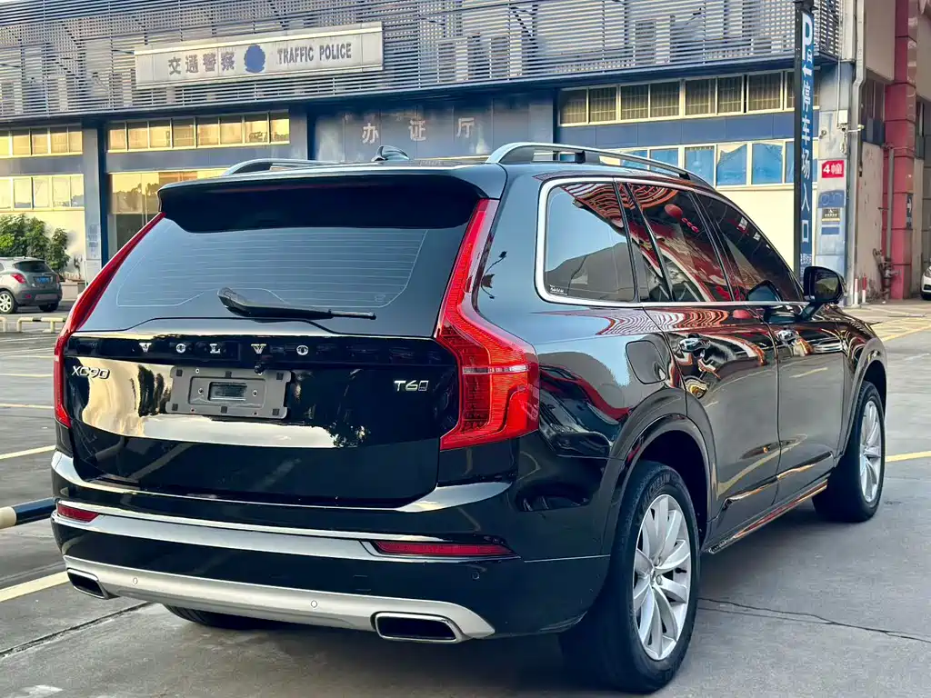 Volvo XC90 2018 T5 7 мест