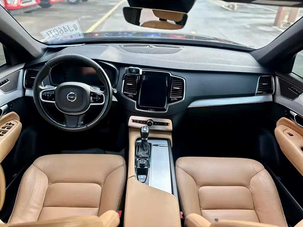 Volvo XC90 2018 T5 7 мест