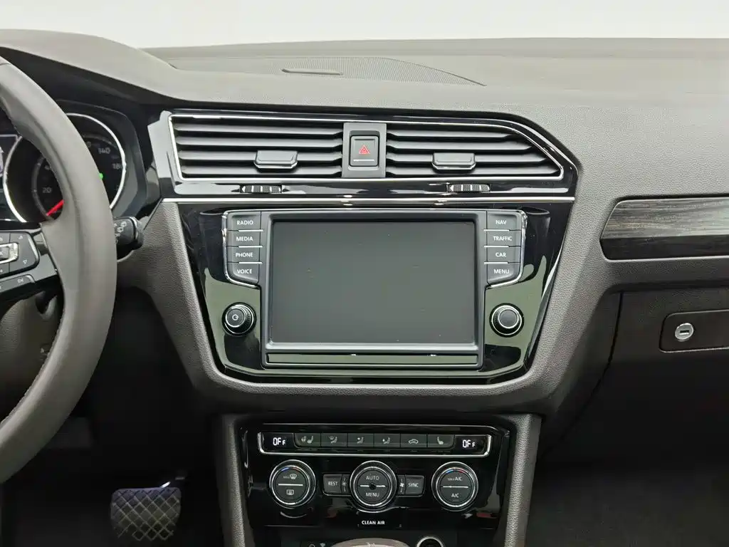 Volkswagen Tiguan L — миниатюра 12