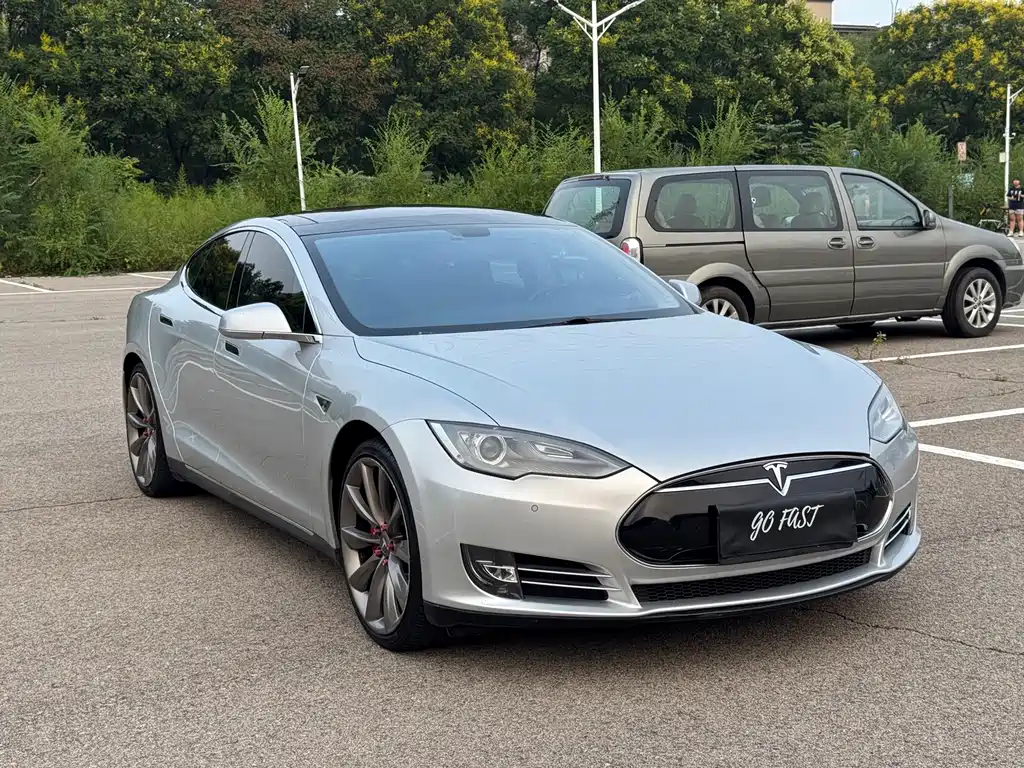 Tesla Model S — миниатюра 3