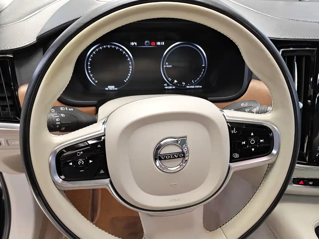 VOLVO S90 PLUG IN HYBRID