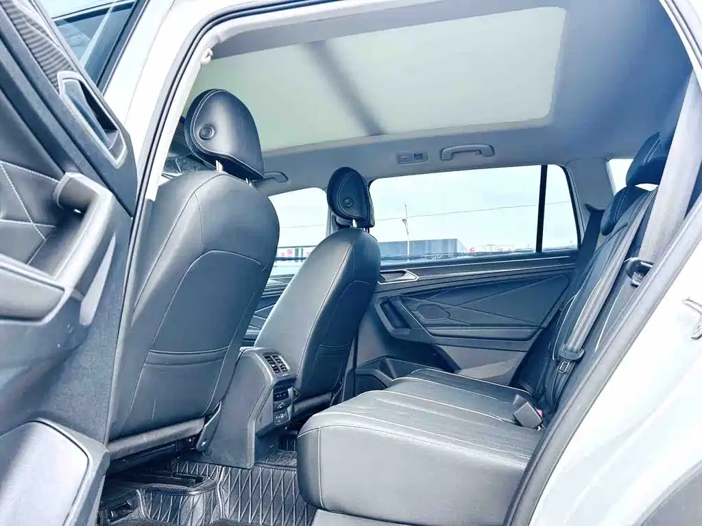 Volkswagen Tiguan L L 2023 330TSI AT R-Line