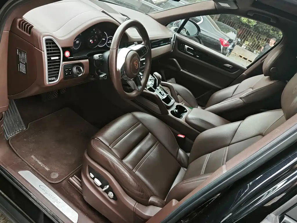 Porsche Cayenne — миниатюра 3