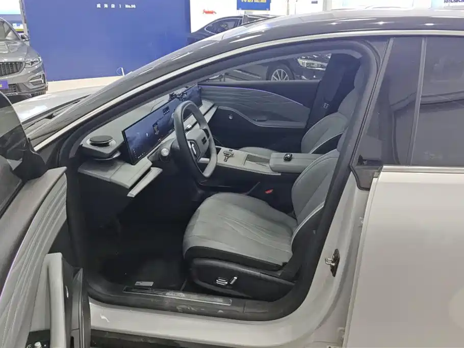 GEELY GALAXY GALAXY E8