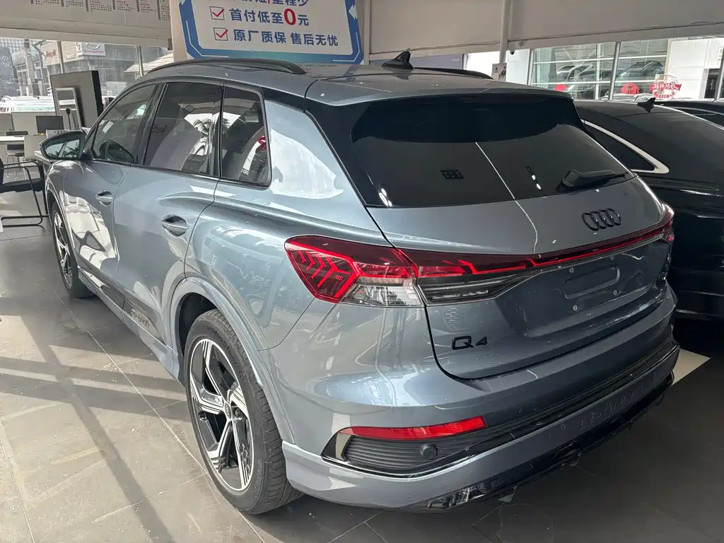 AUDI Q4 E TRON