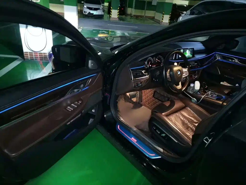BMW 7 Series — миниатюра 14