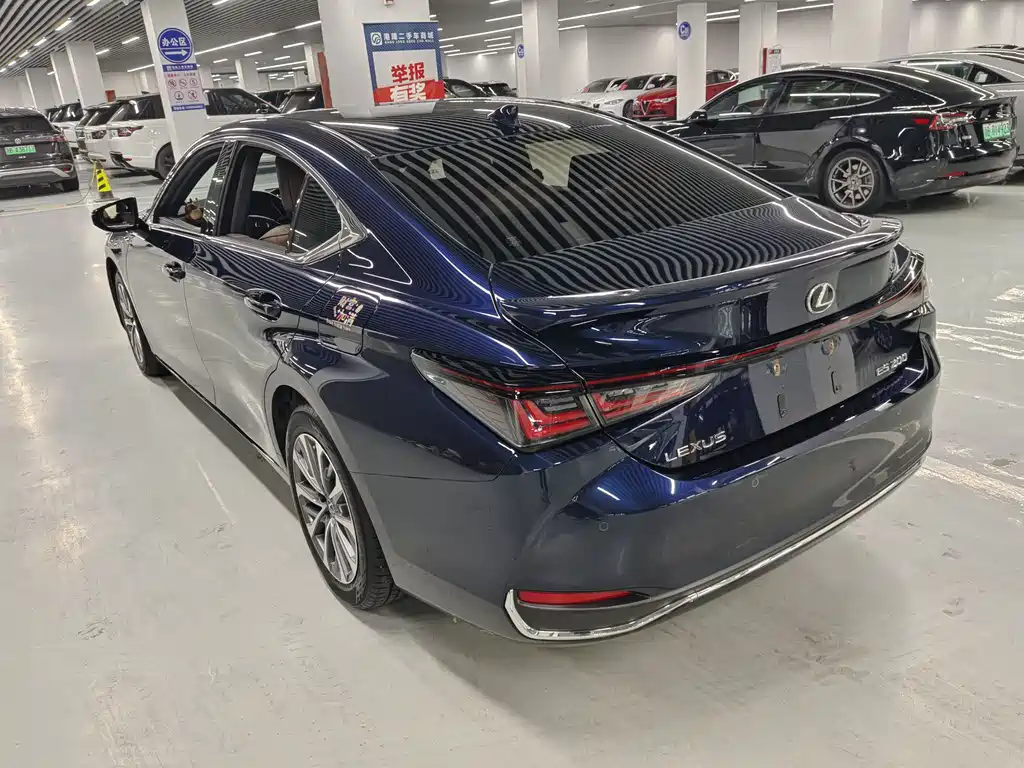 Lexus ES 2025 200
