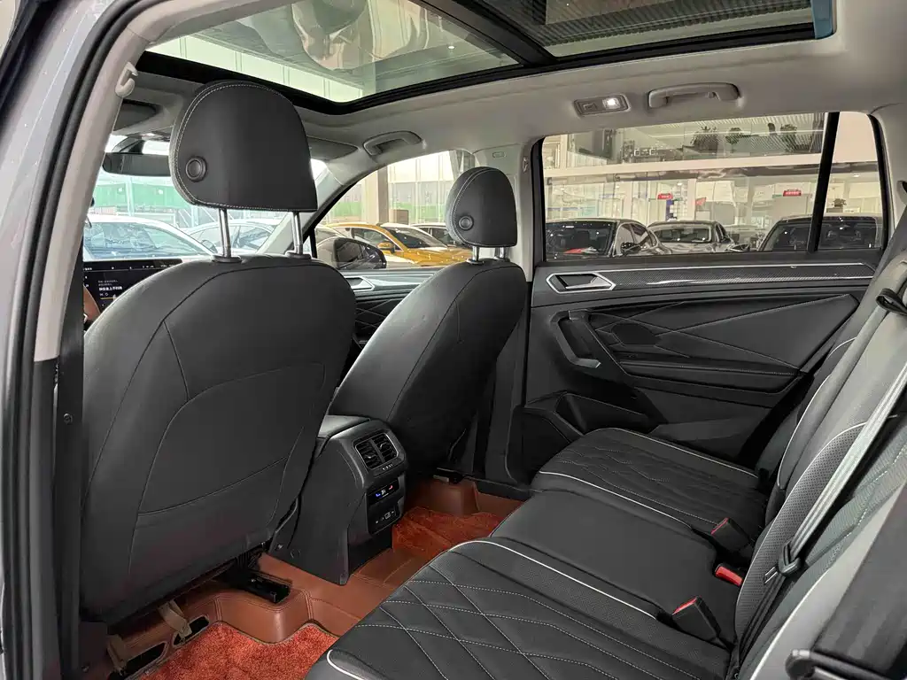 Volkswagen Tiguan L L 2022 330TSI AT R-Line