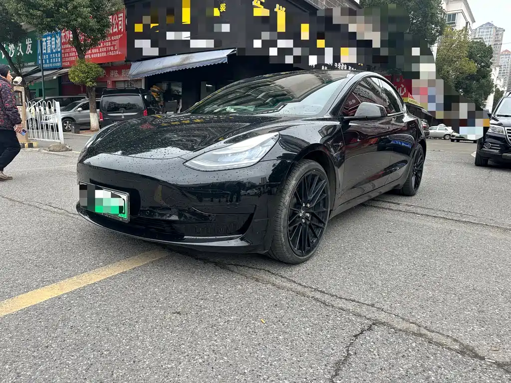 TESLA MODEL 3