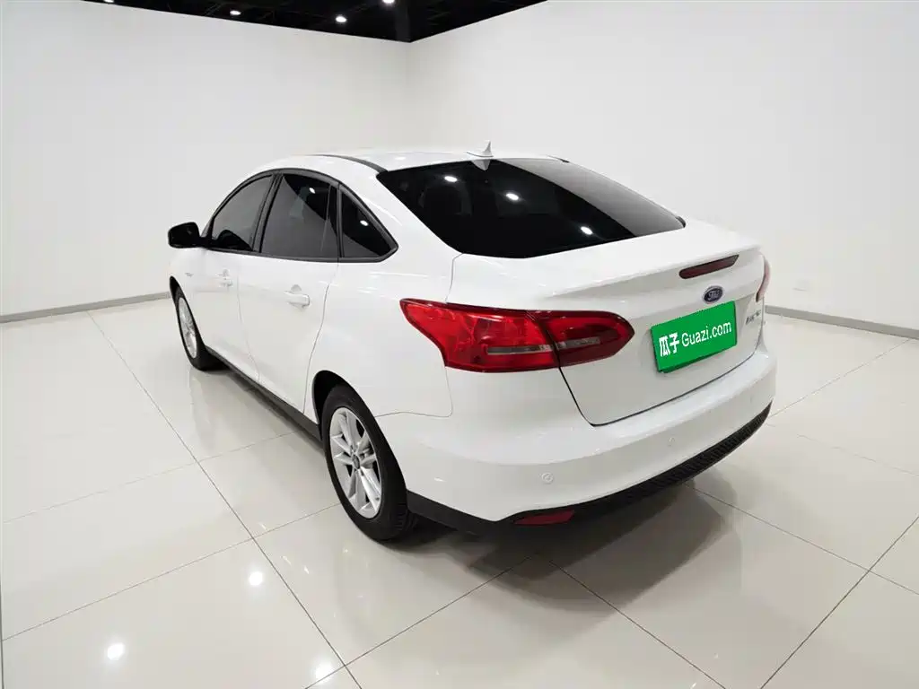Ford Focus 2015 1.6L MT