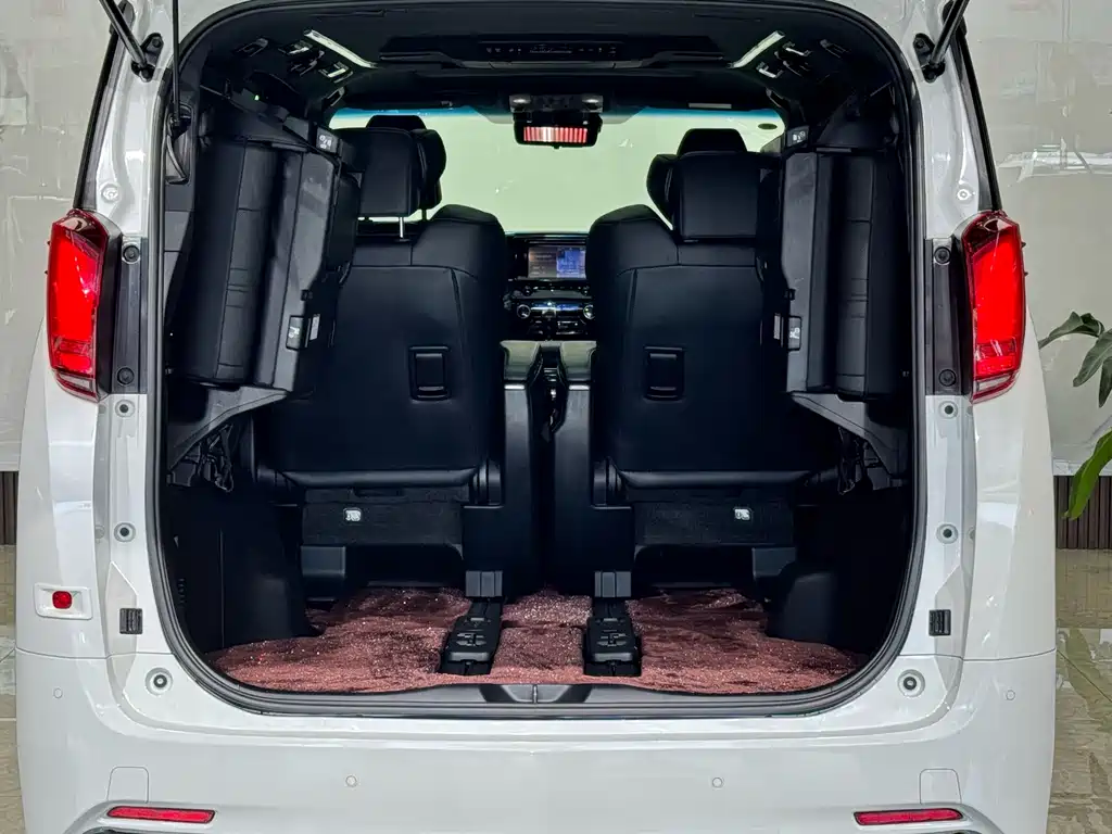 Toyota Alphard — миниатюра 22