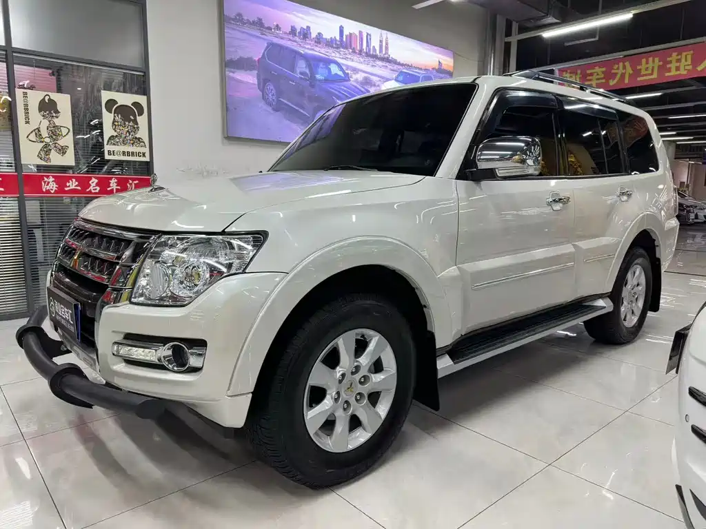 Mitsubishi Pajero (Import) 2023