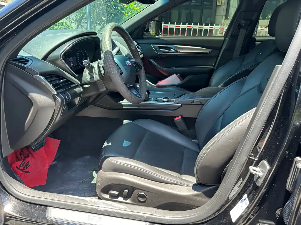 Cadillac CT5 2022 28T