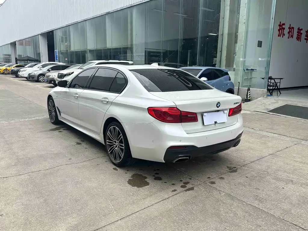 BMW 5 Series — миниатюра 7
