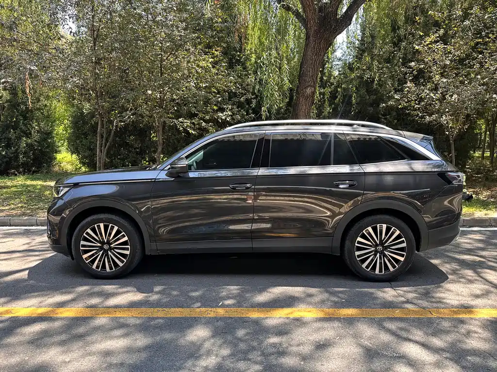 Volkswagen Tavendor 2023 330TSI Luxury