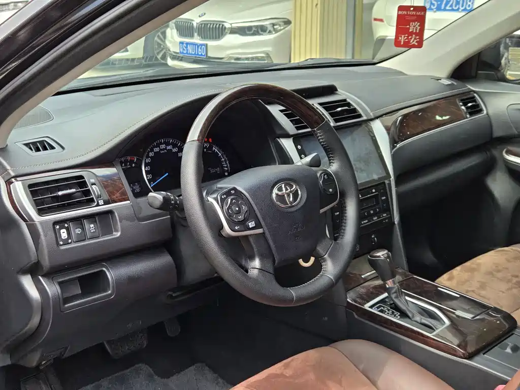 Toyota Camry 2016 2.0G Luxury