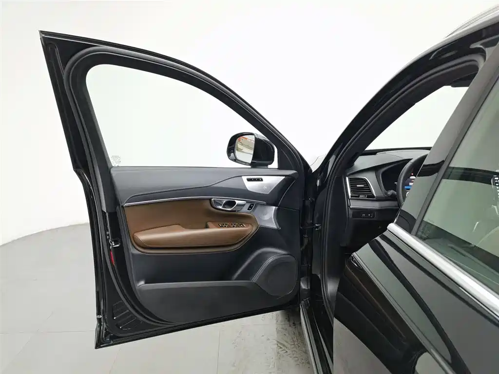 Volvo XC90 2023 T8 RECHARGE Luxury 7 мест