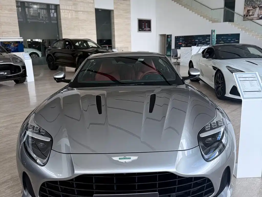 Aston Martin DB12 — миниатюра 12