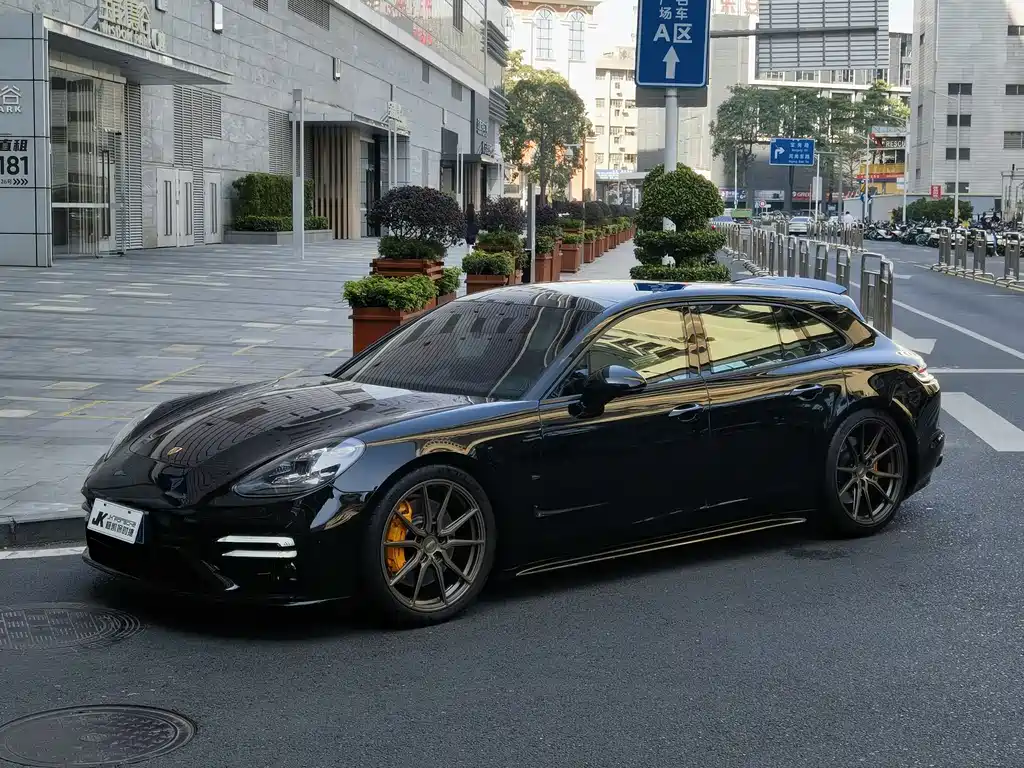 PORSCHE PANAMERA
