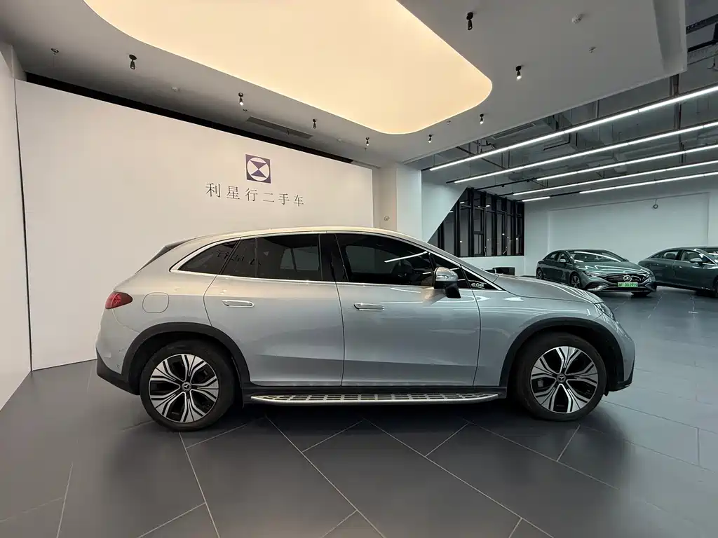 Mercedes-Benz EQE SUV — миниатюра 4