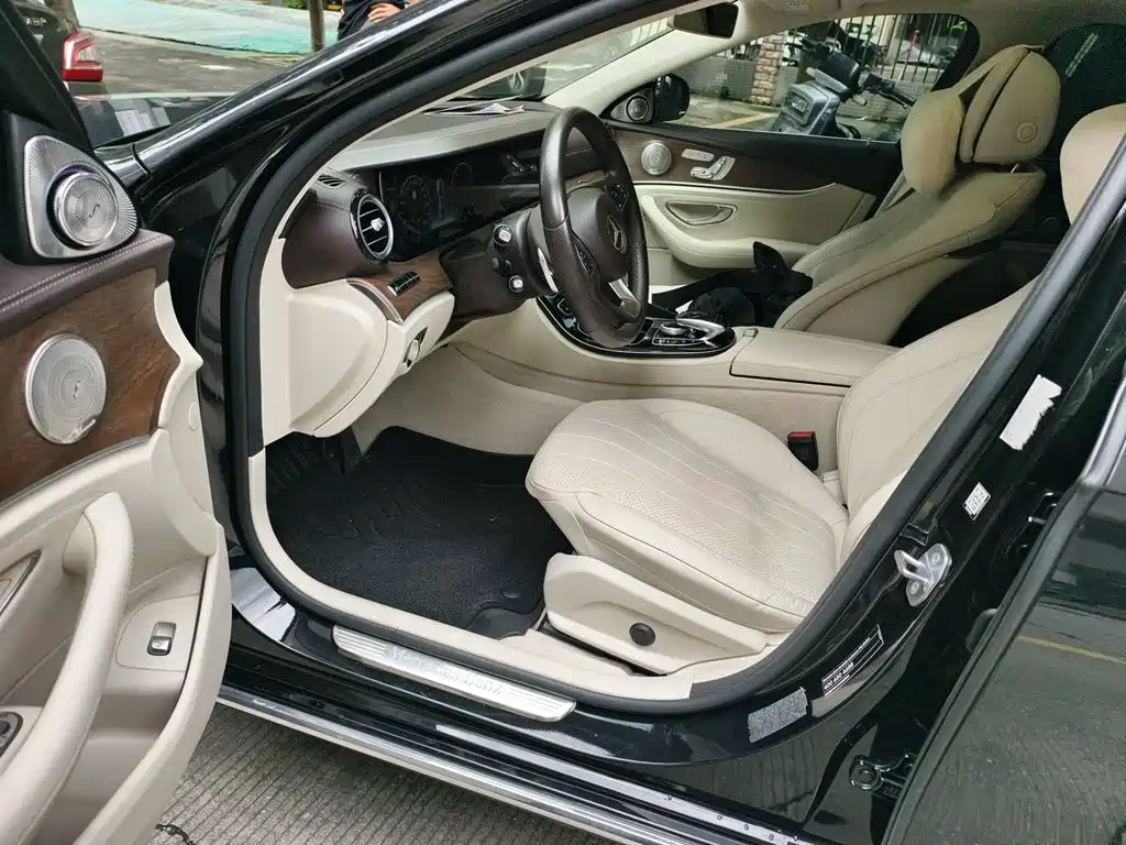 Mercedes-Benz E-Class — миниатюра 17