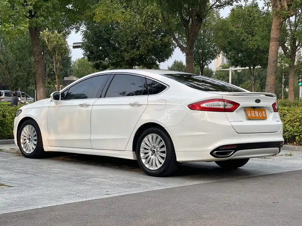 Ford Mondeo — миниатюра 7