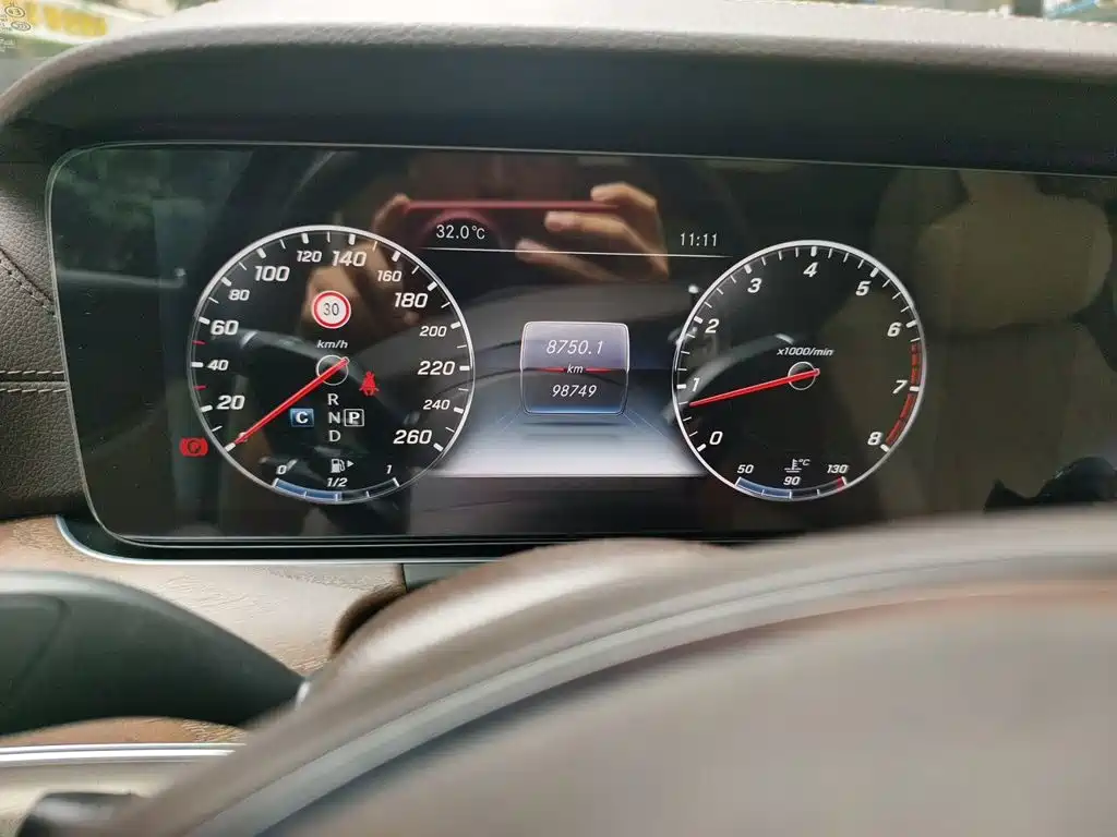 Mercedes-Benz E-Class — миниатюра 13