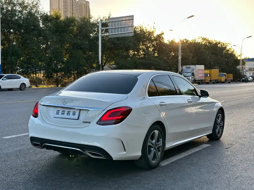 Mercedes-Benz C-Class — миниатюра 13