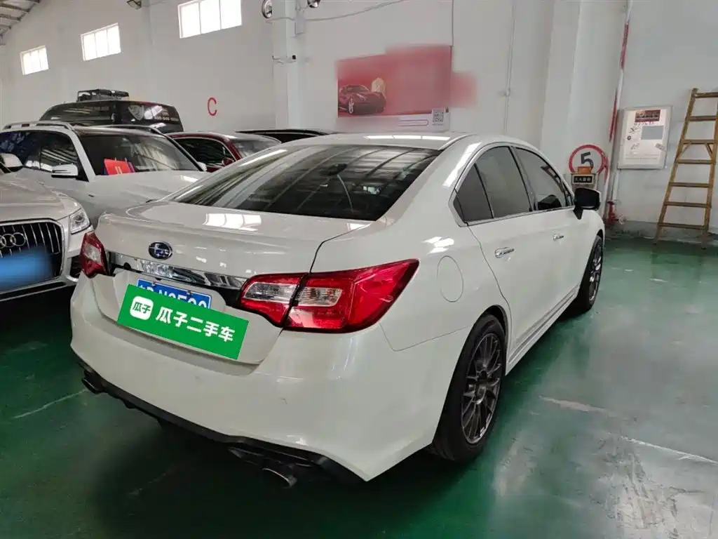 Subaru Legacy - фото 5