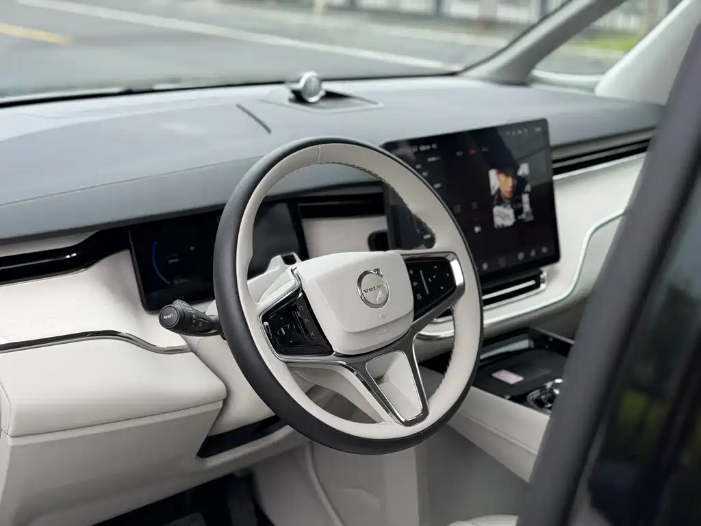 Volvo EM90 — миниатюра 27