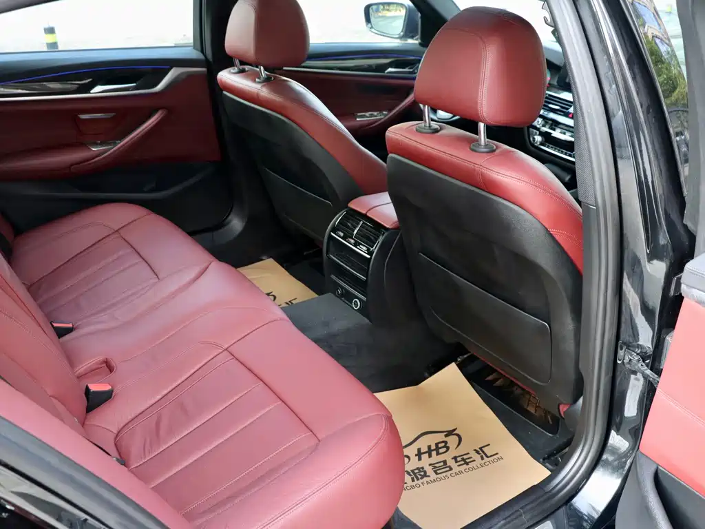 BMW 5 Series — миниатюра 10