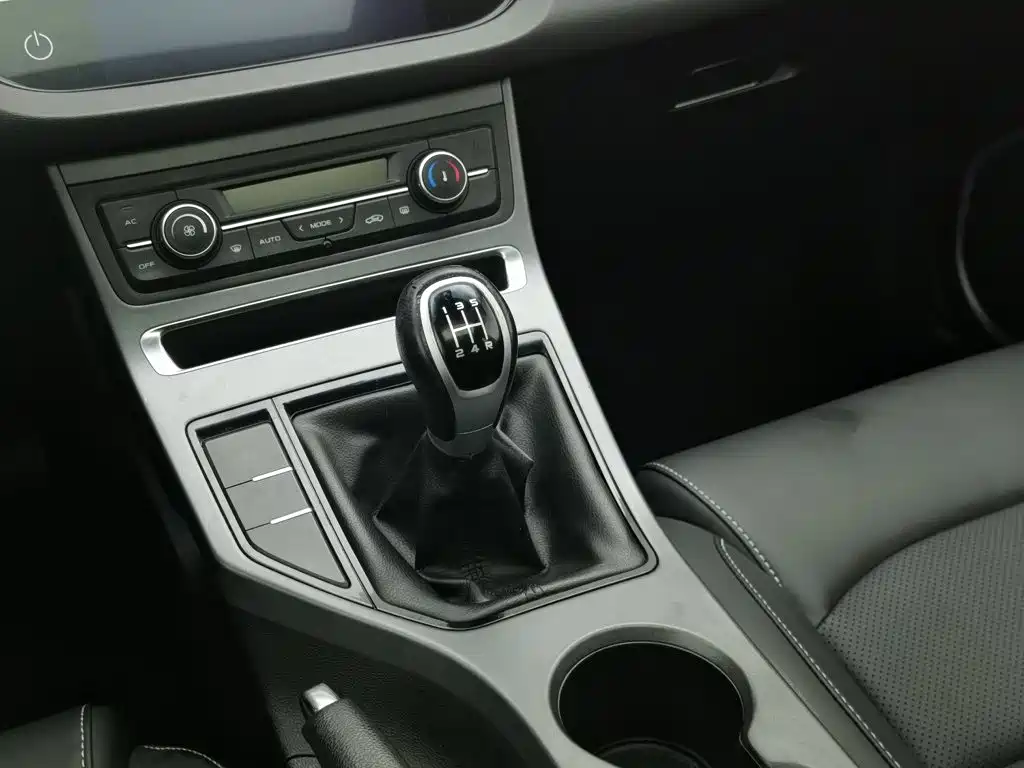 Geely Emgrand — миниатюра 13