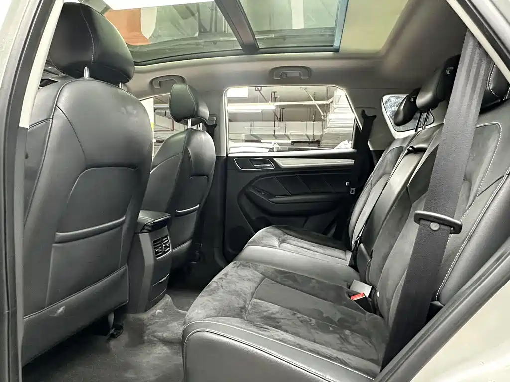 ROEWE RX5 NEW ENERGY