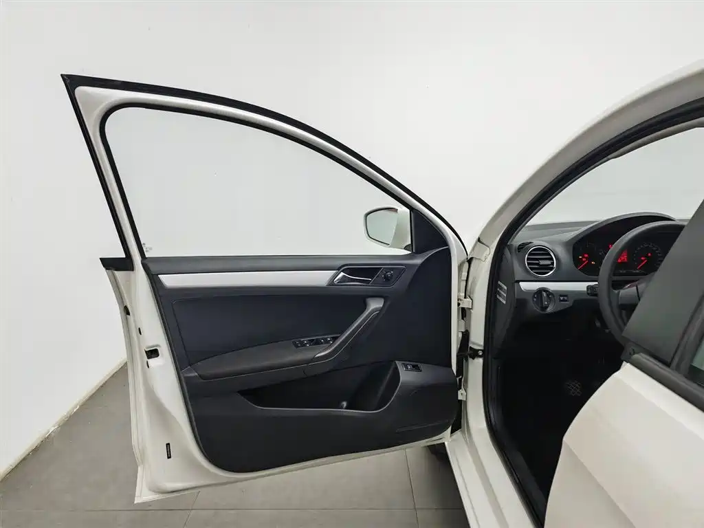 Volkswagen Jetta 2015 1.6L MT Comfort