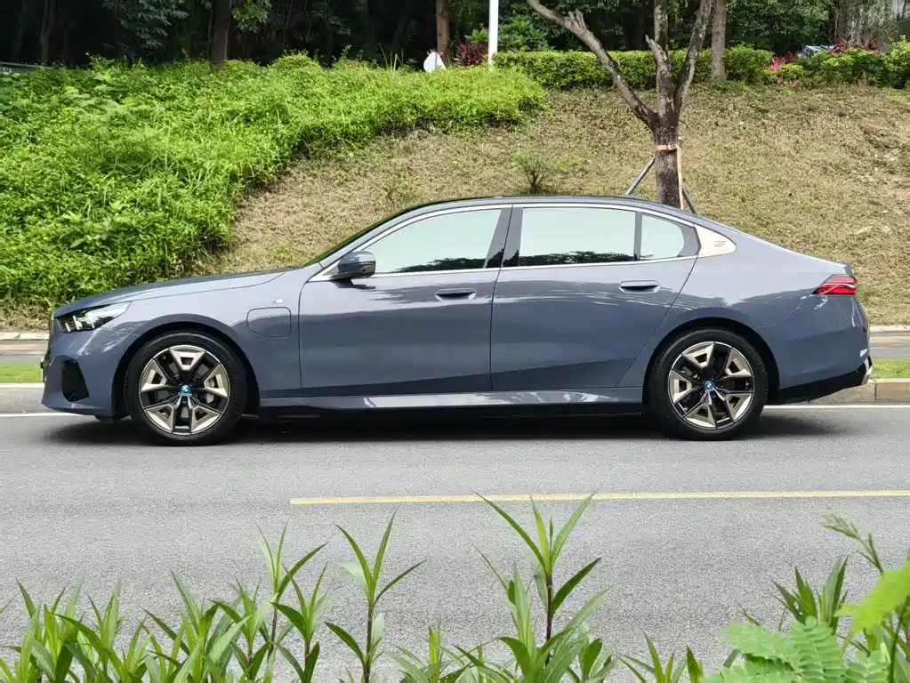BMW i5 2024 eDrive 35L M Sport