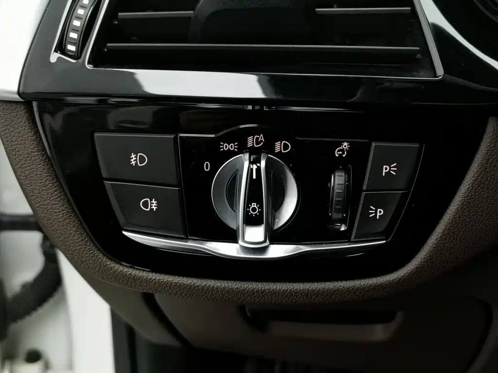 BMW 5 Series — миниатюра 21