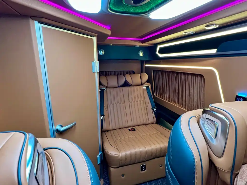 Toyota HiAce 2025 3.5L AT