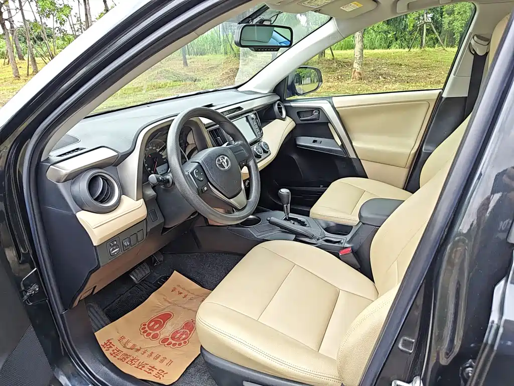 Toyota RAV4 — миниатюра 4
