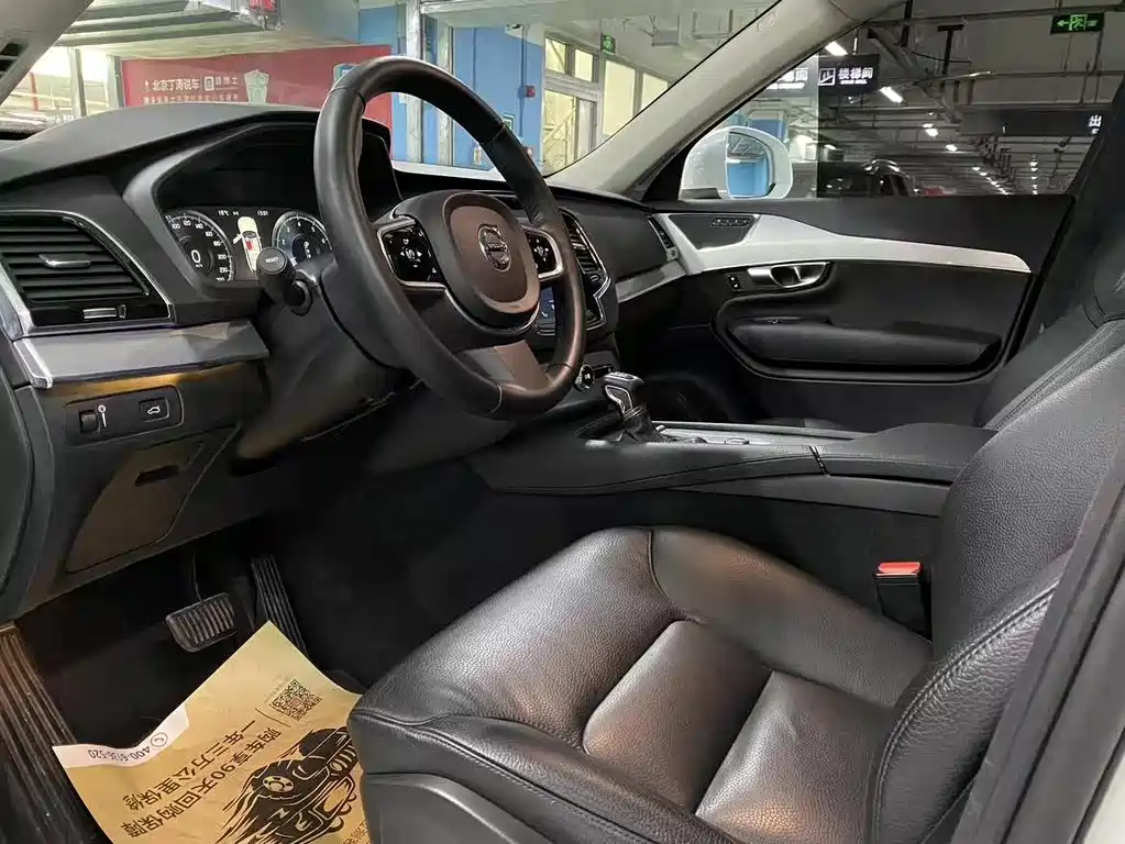 Volvo XC90 2018 T6 5 мест