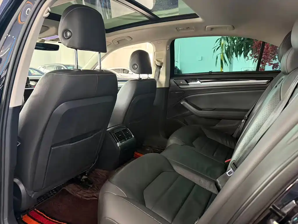 Volkswagen Phideon — миниатюра 6