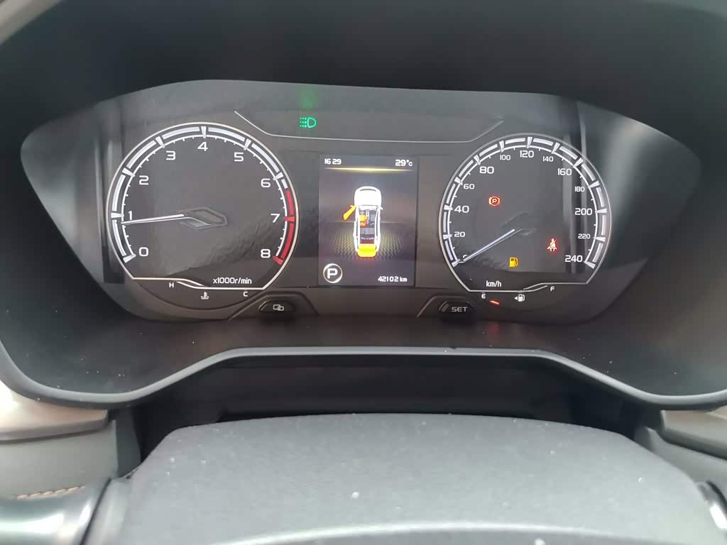 Geely Emgrand X6 1.4 л 2022 г. Белый, пробег 42100 км