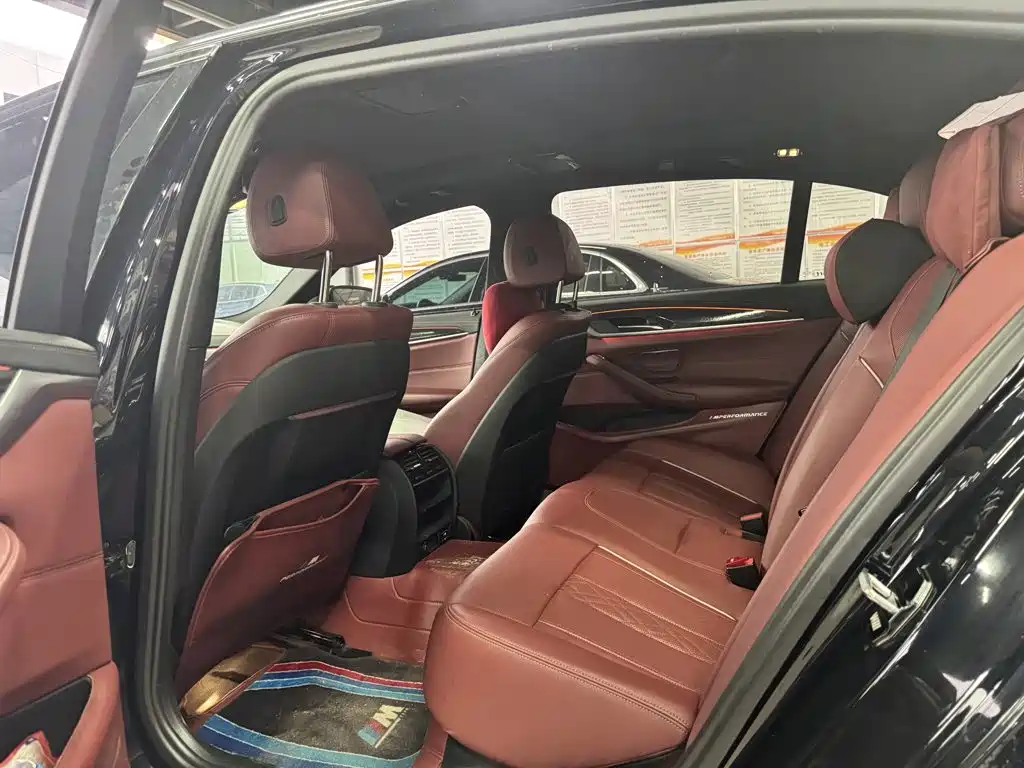 BMW 5 Series — миниатюра 4