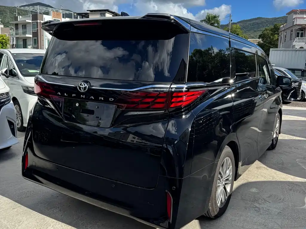 Toyota Alphard 2025 2.5L Luxury