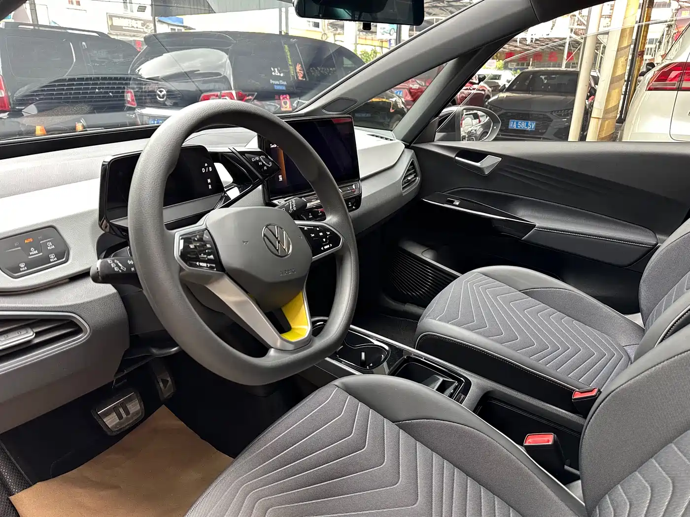 Volkswagen ID.3 2023 Silver/gray из Китая, фото 5