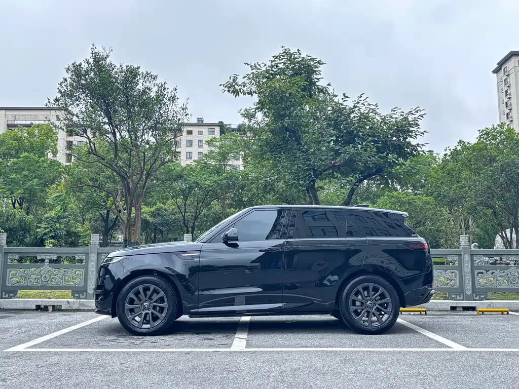 Land Rover Range Rover Sport 2024 400PS Dynamic SE