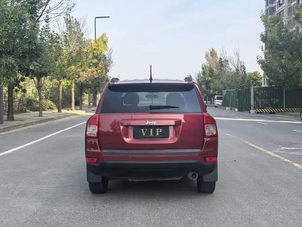 Jeep Compass (Import) — миниатюра 5