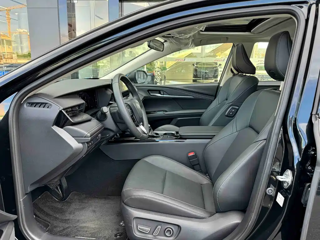 Toyota Camry 2024 2.0GVP Luxury